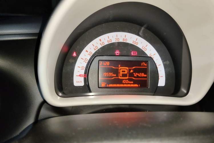 Used smart forfour 2018 1.0L 52 kW Dynamic Edition Instrument Cluster