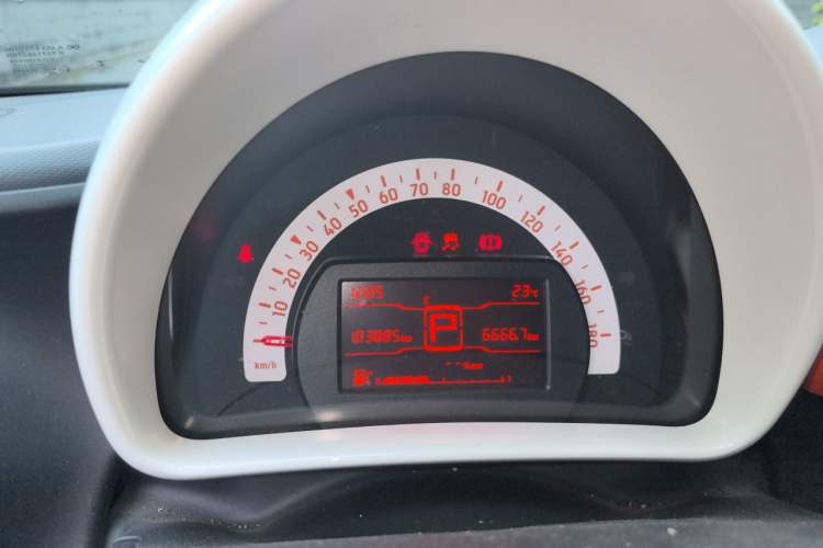 Used smart forfour 2018 1.0L 52 kW Dynamic Edition Instrument Cluster