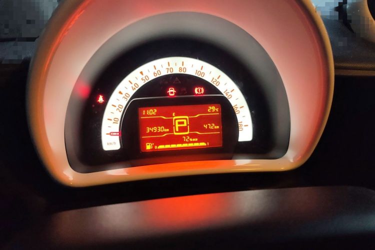 Used smart forfour 2018 1.0L 52 kW Dynamic Edition Instrument Cluster