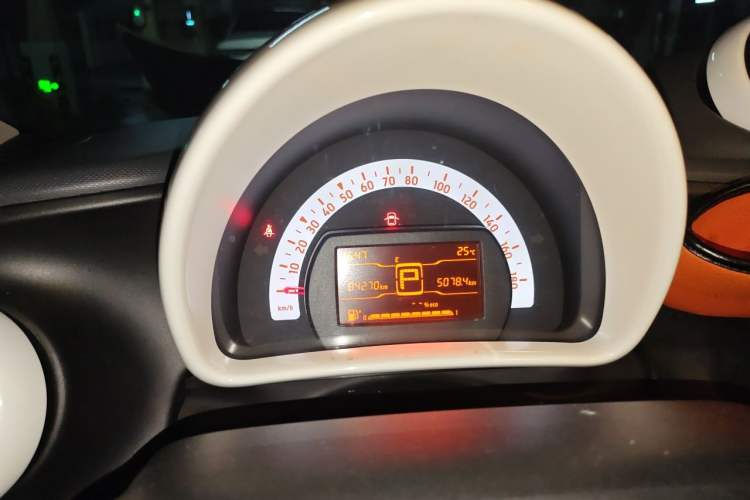 Used smart forfour 2018 1.0L 52 kW Dynamic Edition Instrument Cluster