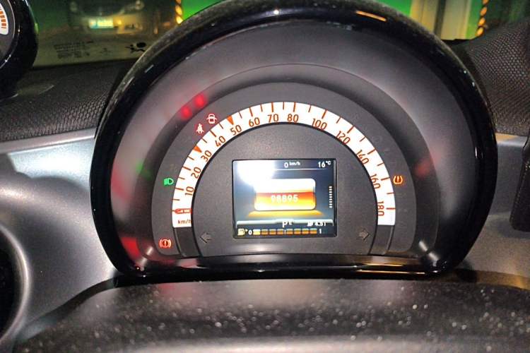 Used smart forfour 2018 0.9T 66 kW Pioneer Edition Instrument Cluster