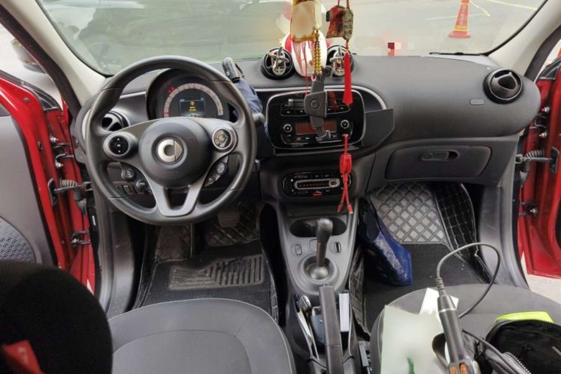 Used smart forfour 2018 1.0L 52kW Passion Edition Interior 2
