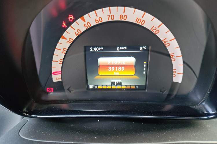 Used smart forfour 2018 0.9T 66 kW Pioneer Edition Odometer Close Up