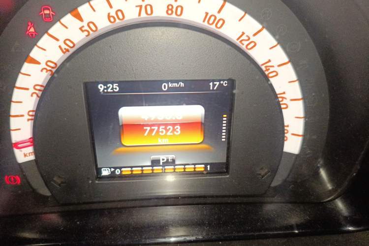 Used smart forfour 2018 0.9T 66 kW Pioneer Edition Odometer Close Up