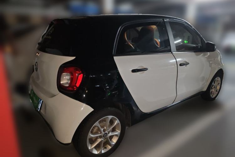 Used smart forfour 2018 1.0L 52 kW Dynamic Edition Rear Right 45 Deg