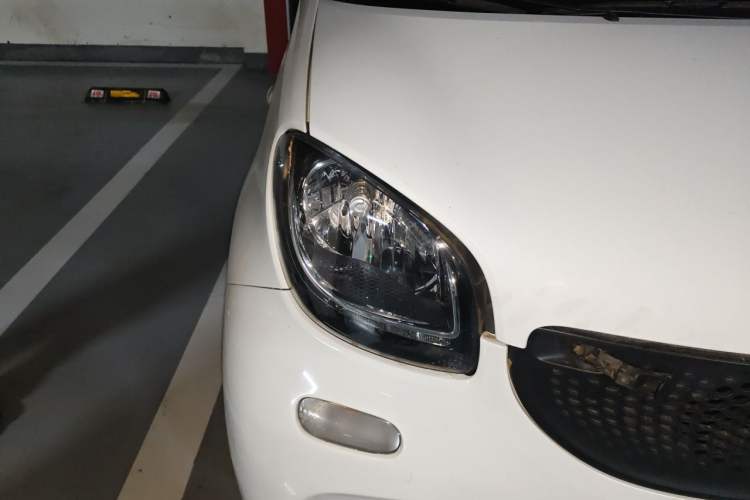 Used smart forfour 2018 1.0L 52 kW Dynamic Edition Right Front Headlight