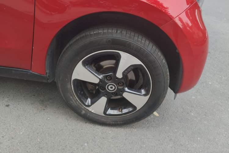 Used smart forfour 2018 1.0L 52kW Passion Edition Right Front Wheel Hub