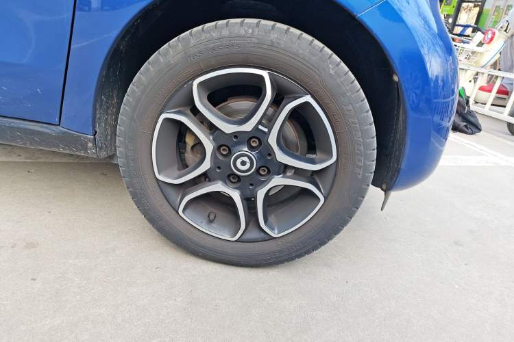 Used smart forfour 2018 0.9T 66 kW Pioneer Edition Right Front Wheel Hub
