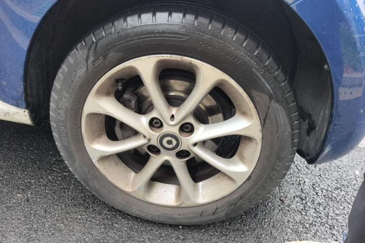 Used smart forfour 2018 1.0L 52 kW Dynamic Edition Right Front Wheel Hub