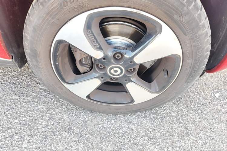 Used smart forfour 2018 1.0L 52kW Passion Edition Right Front Wheel Hub