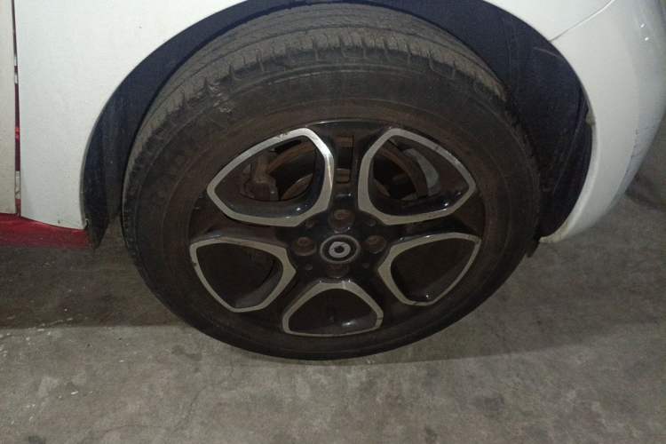 Used smart forfour 2018 0.9T 66 kW Pioneer Edition Right Front Wheel Hub