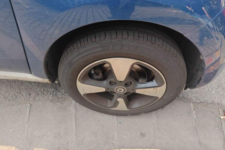 Used smart forfour 2018 1.0L 52kW Passion Edition Right Front Wheel Hub