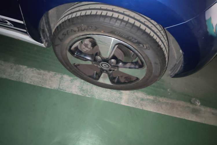 Used smart forfour 2018 1.0L 52kW Passion Edition Right Front Wheel Hub