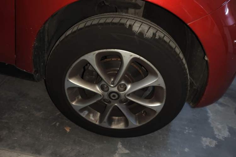 Used smart forfour 2018 1.0L 52 kW Dynamic Edition Right Front Wheel Hub