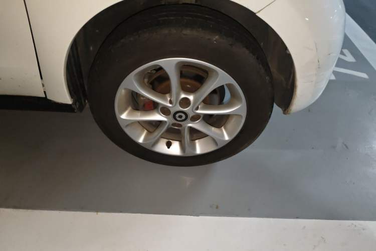 Used smart forfour 2018 1.0L 52 kW Dynamic Edition Right Front Wheel Hub