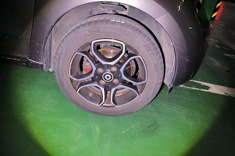 Used smart forfour 2018 0.9T 66 kW Pioneer Edition Right Front Wheel Hub