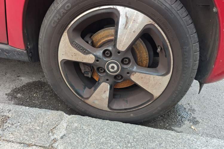 Used smart forfour 2018 1.0L 52kW Passion Edition Right Front Wheel Hub