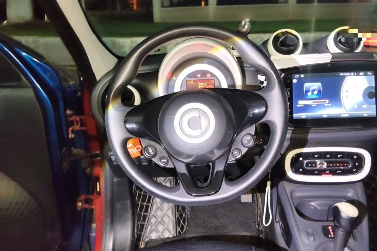 Used smart forfour 2018 1.0L 52 kW Dynamic Edition Steering Wheel