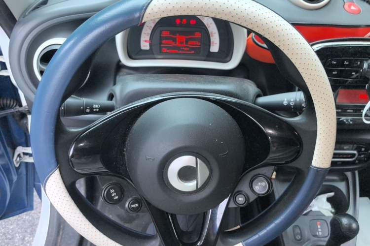 Used smart forfour 2018 1.0L 52 kW Dynamic Edition Steering Wheel
