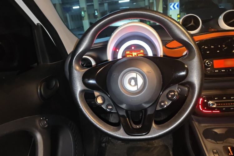 Used smart forfour 2018 1.0L 52 kW Dynamic Edition Steering Wheel