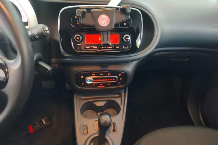 Used smart forfour 2018 1.0L 52 kW Dynamic Edition Audio And AC Panel
