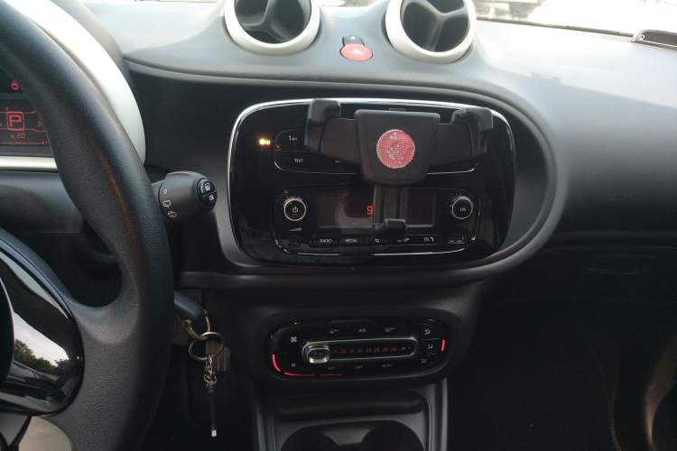 Used smart forfour 2018 1.0L 52 kW Dynamic Edition Audio And AC Panel