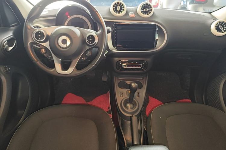 Used smart forfour 2018 1.0L 52kW Passion Edition Center Console