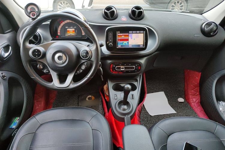 Used smart forfour 2018 0.9T 66 kW Pioneer Edition Center Console