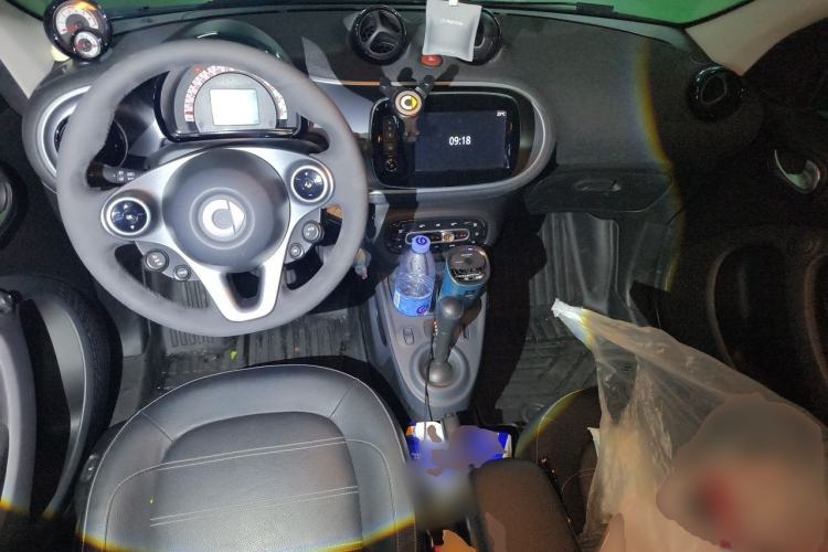 Used smart forfour 2018 0.9T 66 kW Pioneer Edition Center Console