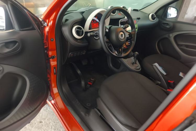 Used smart forfour 2018 1.0L 52 kW Dynamic Edition Driver Seat