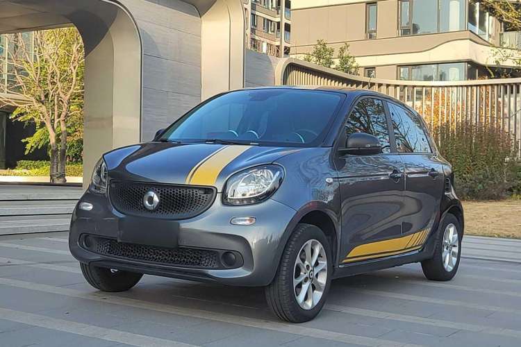 Used smart forfour 2018 1.0L 52 kW Dynamic Edition Exterior 1