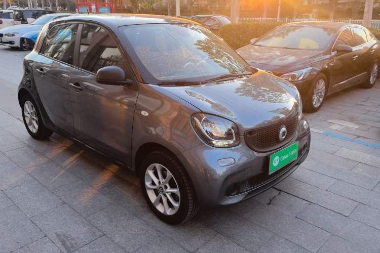 Used smart forfour 2018 1.0L 52 kW Dynamic Edition Exterior 2