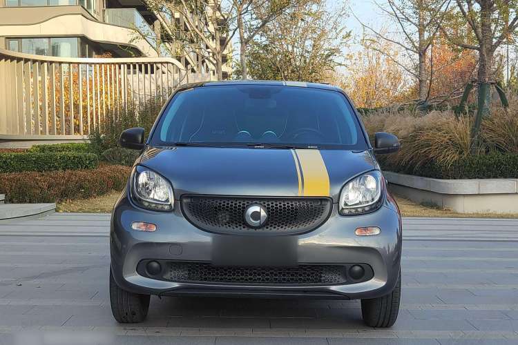 Used smart forfour 2018 1.0L 52 kW Dynamic Edition Exterior 2