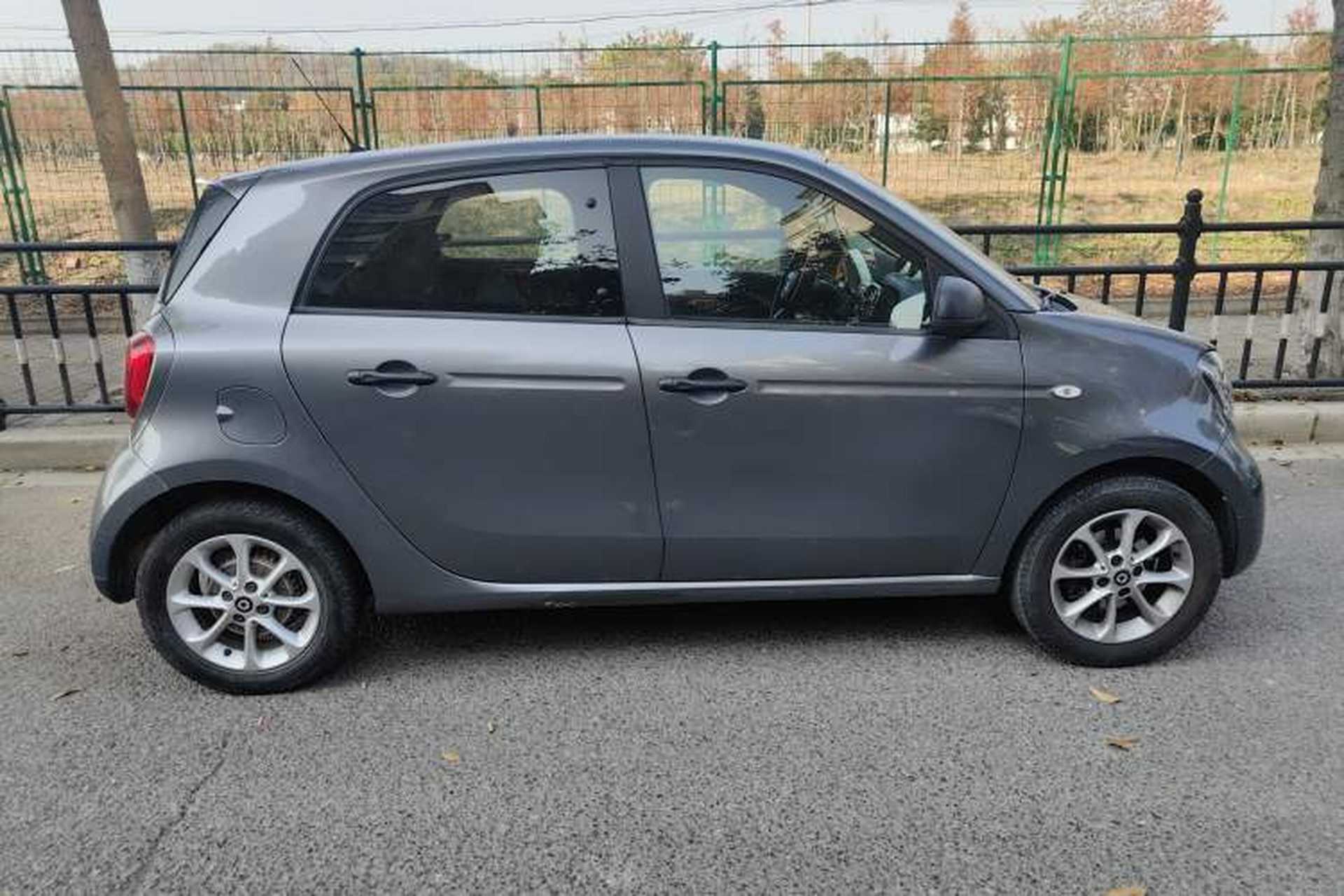 Used smart forfour 2018 1.0L 52 kW Dynamic Edition Exterior 2