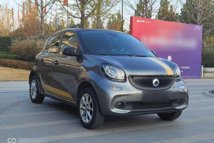 Used smart forfour 2018 1.0L 52 kW Dynamic Edition Exterior 3