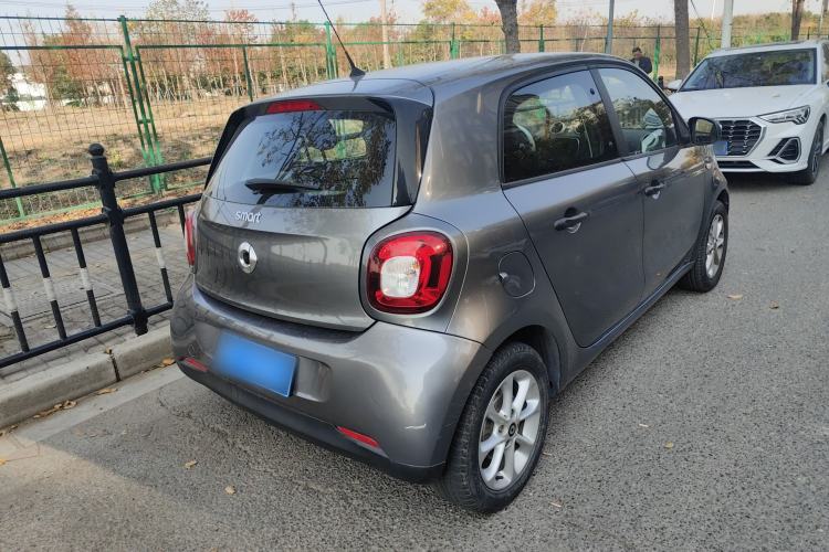 Used smart forfour 2018 1.0L 52 kW Dynamic Edition Exterior 3