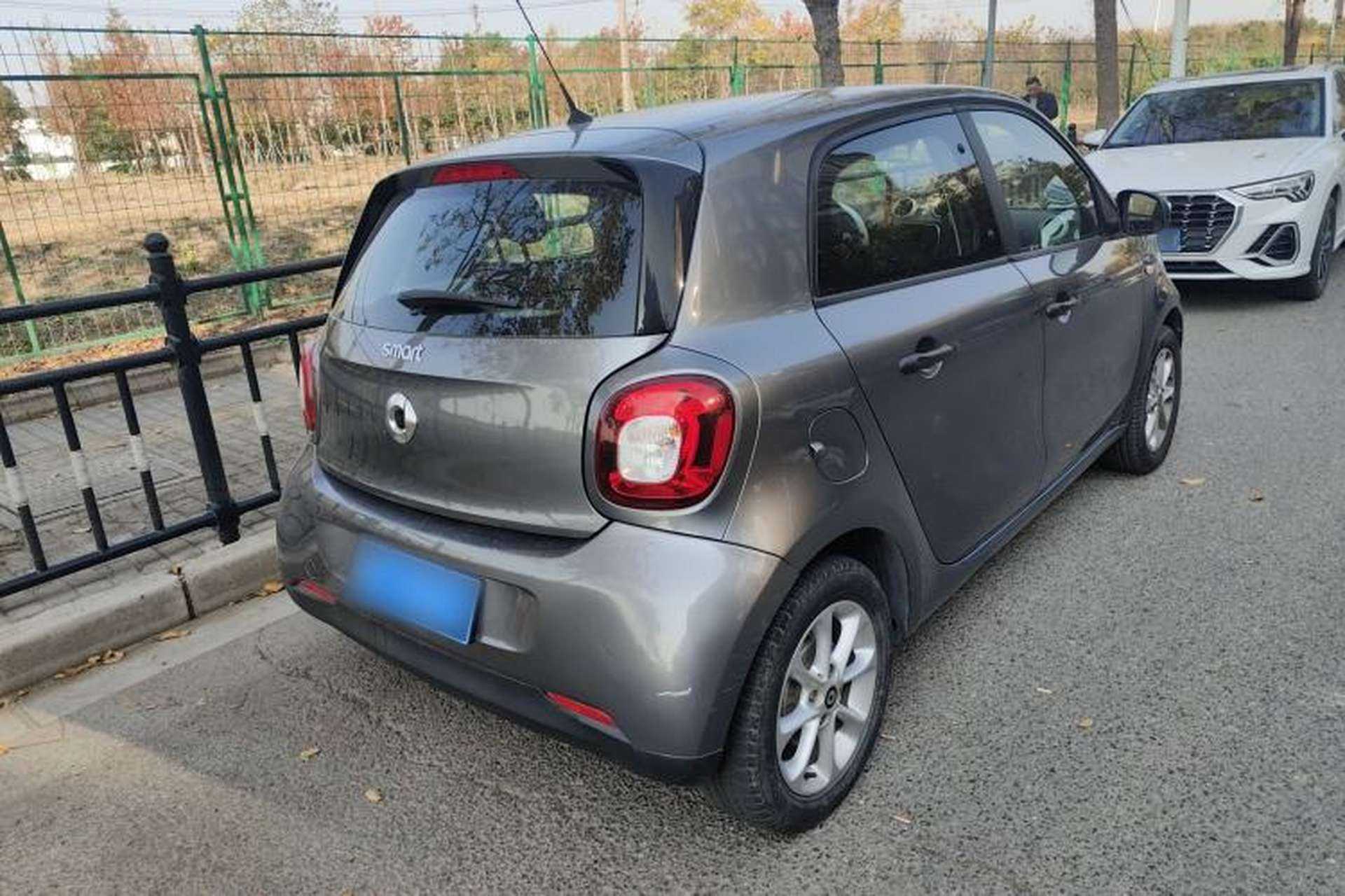 Used smart forfour 2018 1.0L 52 kW Dynamic Edition Exterior 3