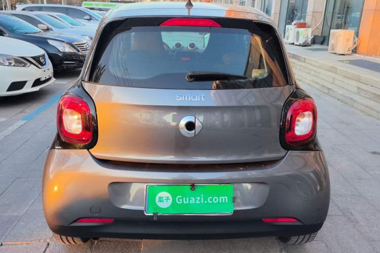 Used smart forfour 2018 1.0L 52 kW Dynamic Edition Exterior 4