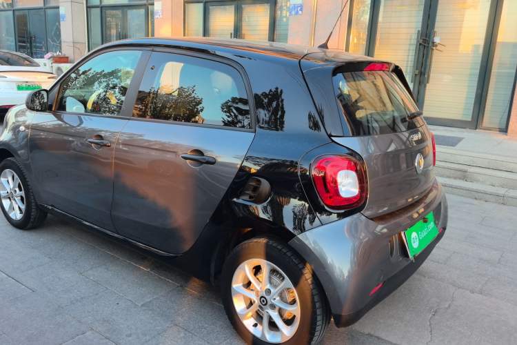 Used smart forfour 2018 1.0L 52 kW Dynamic Edition Exterior 5