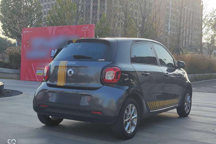 Used smart forfour 2018 1.0L 52 kW Dynamic Edition Exterior 5