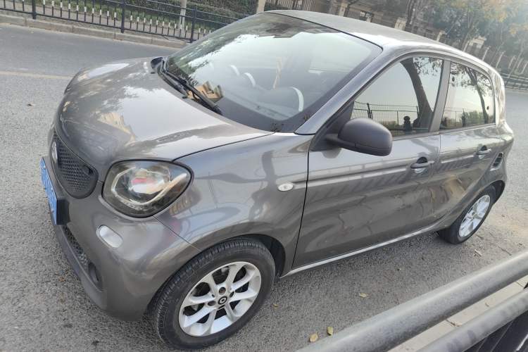 Used smart forfour 2018 1.0L 52 kW Dynamic Edition Exterior 5
