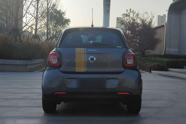 Used smart forfour 2018 1.0L 52 kW Dynamic Edition Exterior 6