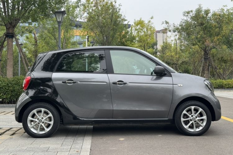 Used smart forfour 2018 1.0L 52 kW Dynamic Edition Exterior 7