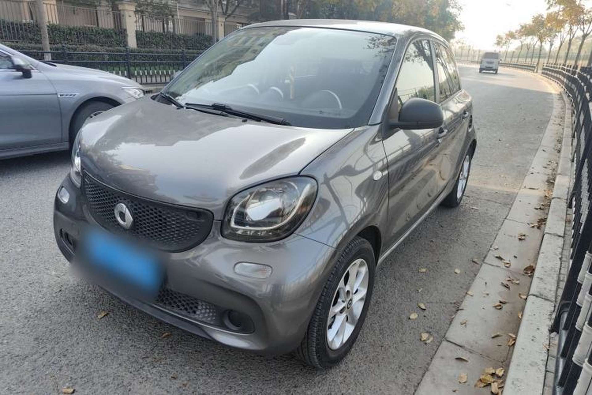 Used smart forfour 2018 1.0L 52 kW Dynamic Edition Front Left 45 Deg