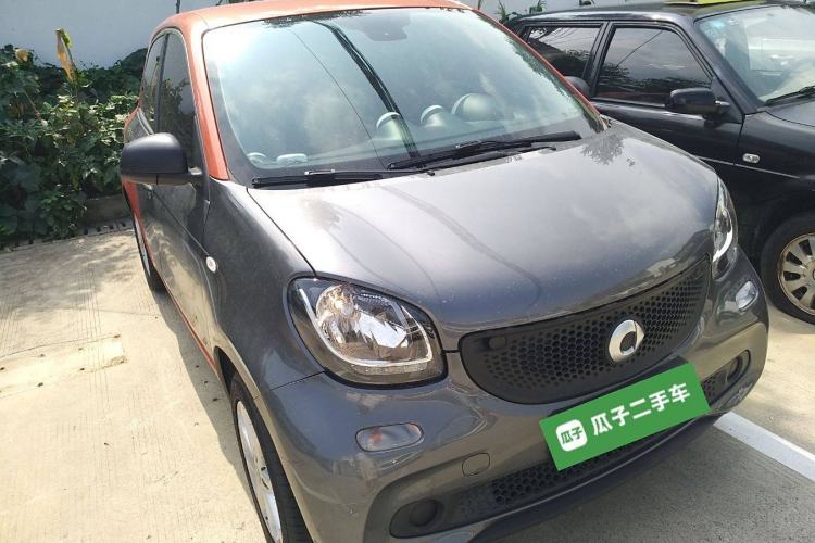 Used smart forfour 2018 1.0L 52 kW Dynamic Edition Front Right 45 Deg