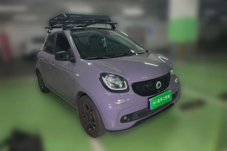 Used smart forfour 2018 0.9T 66 kW Pioneer Edition Front Right 45 Deg