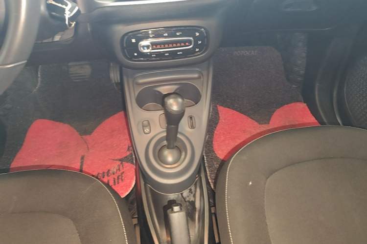 Used smart forfour 2018 1.0L 52kW Passion Edition Gear Lever