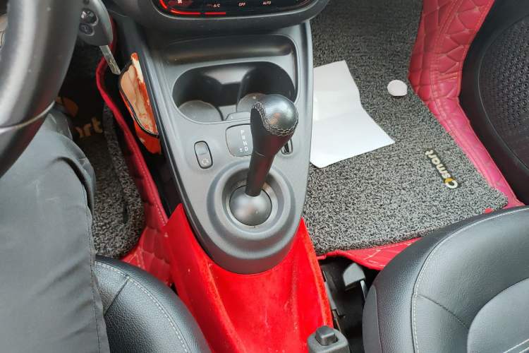 Used smart forfour 2018 0.9T 66 kW Pioneer Edition Gear Lever