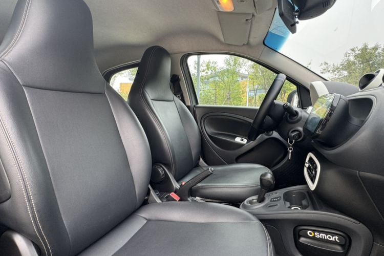 Used smart forfour 2018 1.0L 52 kW Dynamic Edition Headliner