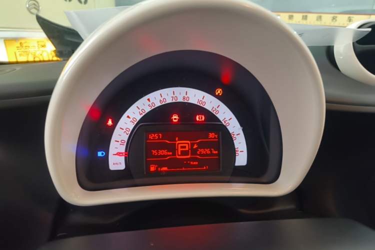 Used smart forfour 2018 1.0L 52 kW Dynamic Edition Instrument Cluster
